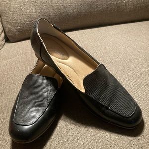 Gloria Vanderbilt black flats with comfort insoles size 7M